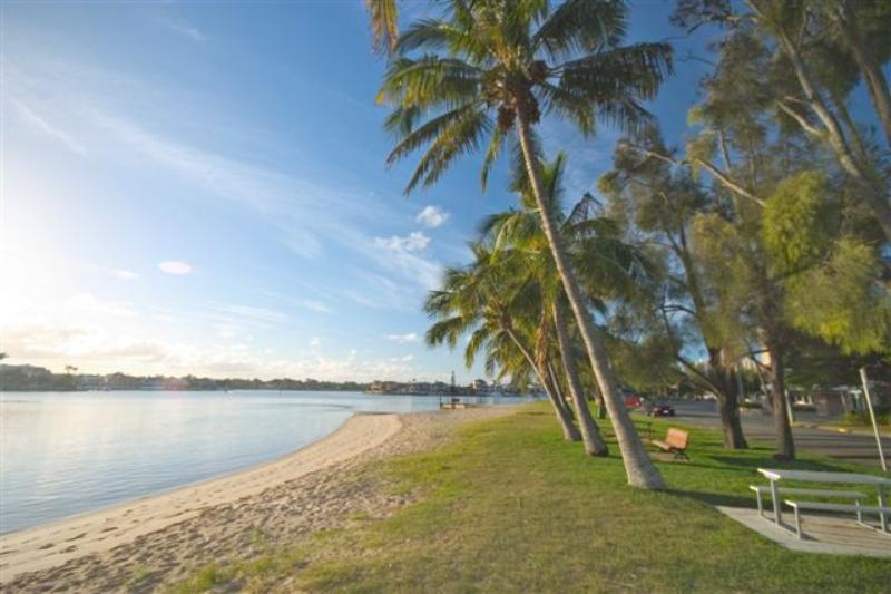 Budds Beach Apartments Surfers Paradise Extérieur photo